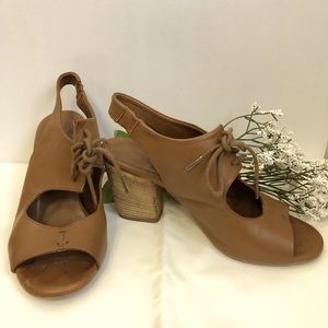 Bueno lace-up sandal